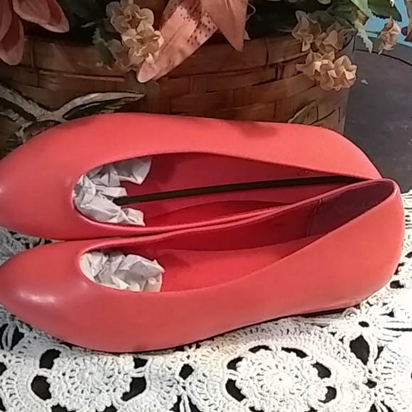 Shoes - Picture 1 of 6